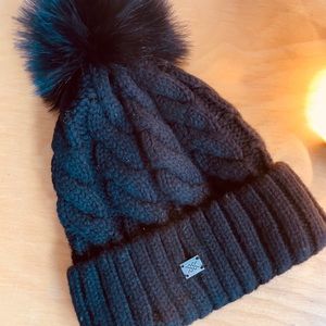 SOIA&KYO BLACK AMALIE BEANIE WITH DETACHABLE POMPOM